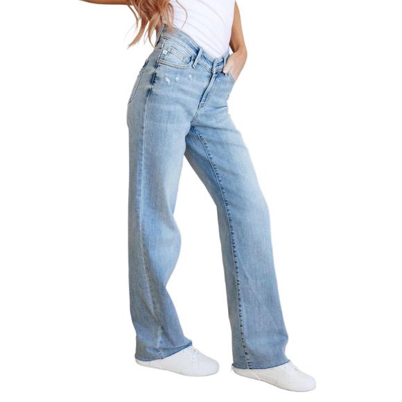 NEW JUDY BLUE high rise v front waistband straight jeans in light wash - Picture 2 of 4